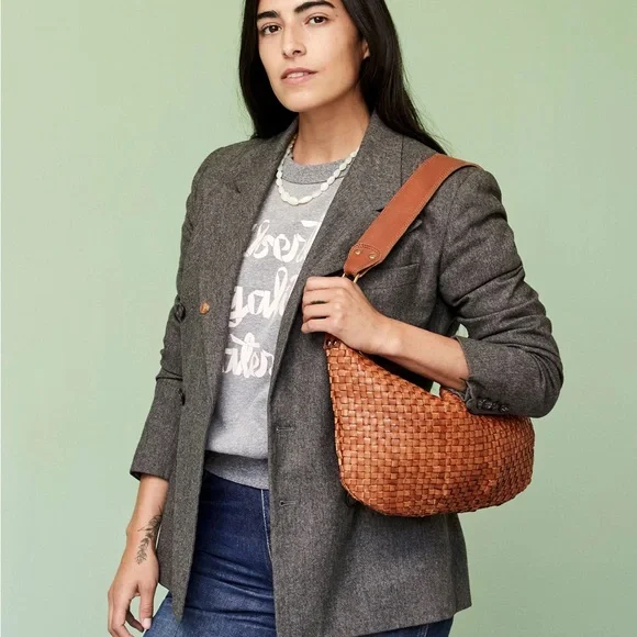 Clare V. Woven Moyen Messenger - Picture 5 of 11